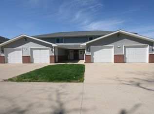 500 5th Ave SE APT 4, Cascade, IA 52033