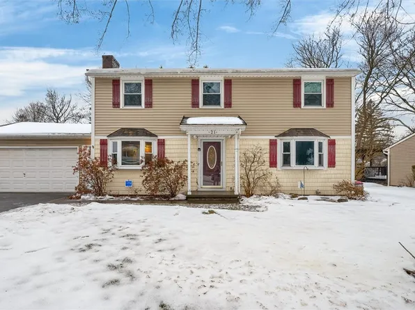 21 Squirrels Heath Rd, Fairport, NY 14450