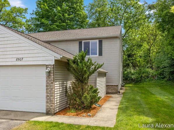 8507 Courtland Dr NE #4, Rockford, MI 49341