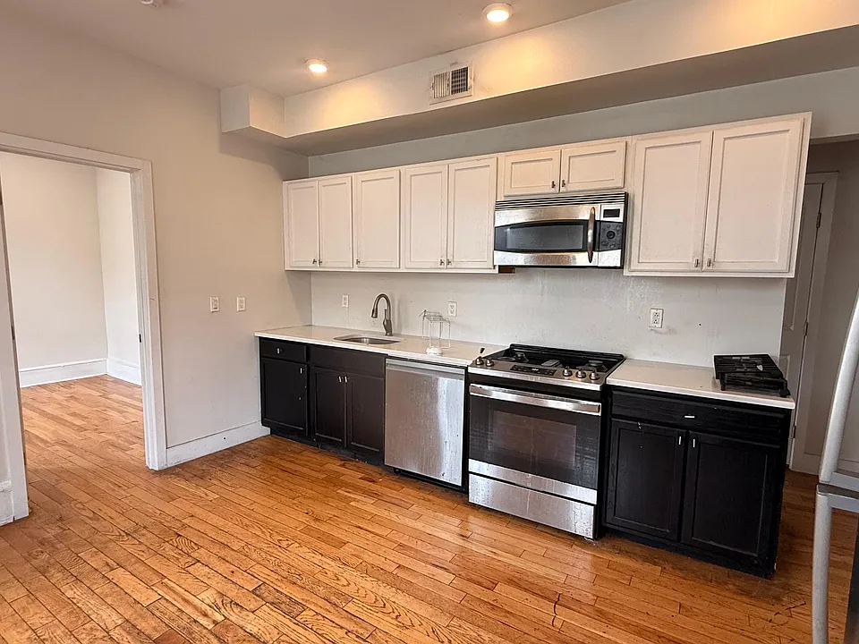 151 Thorne St #3E