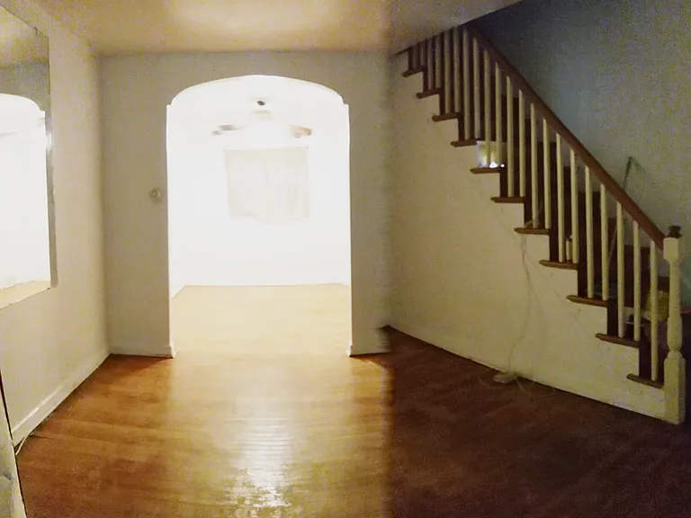 5823 Oakland St — Photo 2