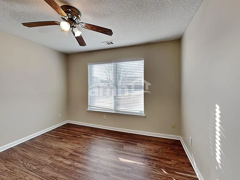 298 Sheffield Ln — Photo 14