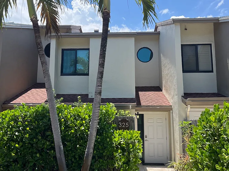 325 City View Dr — Photo 2