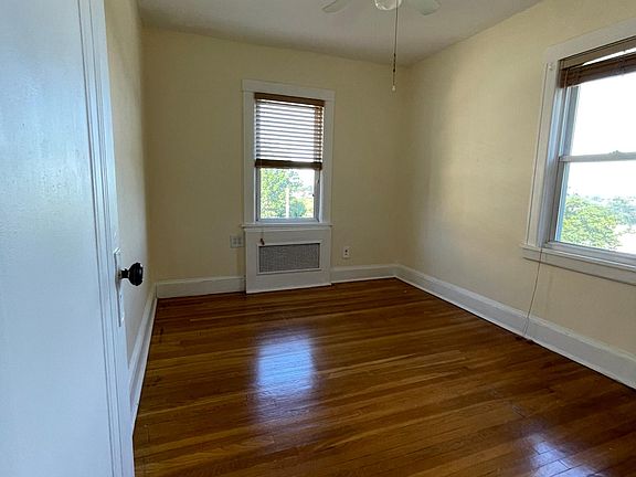 4th image of 32 Portland Pl