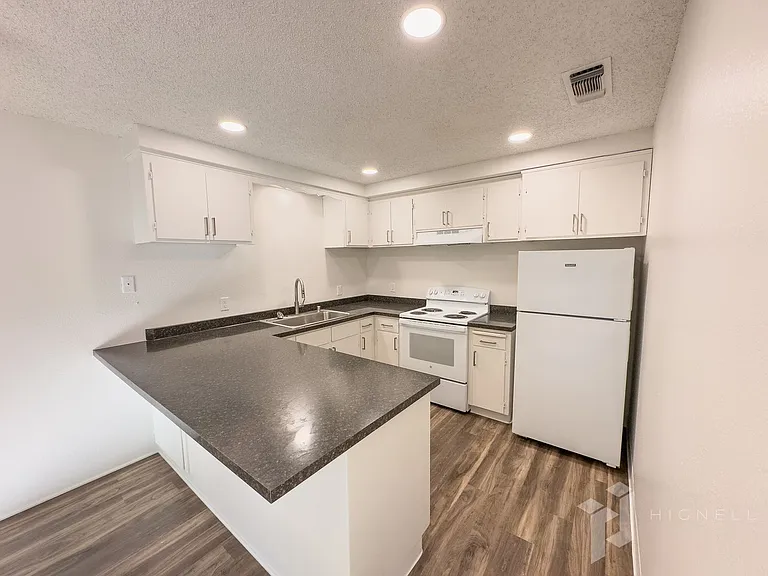 1836 Laburnum Ave — Photo 14