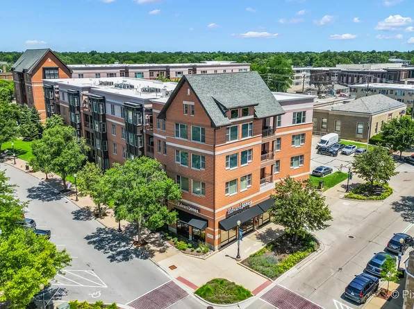 930 Curtiss St Unit 104, Downers Grove, IL 60515