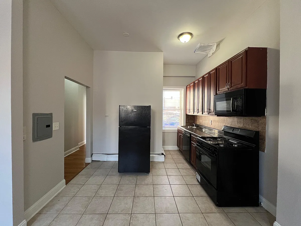 Building Photo - 16 Wright Ave #1