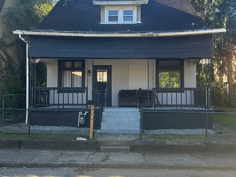 642 Braddock Ave — Photo 6