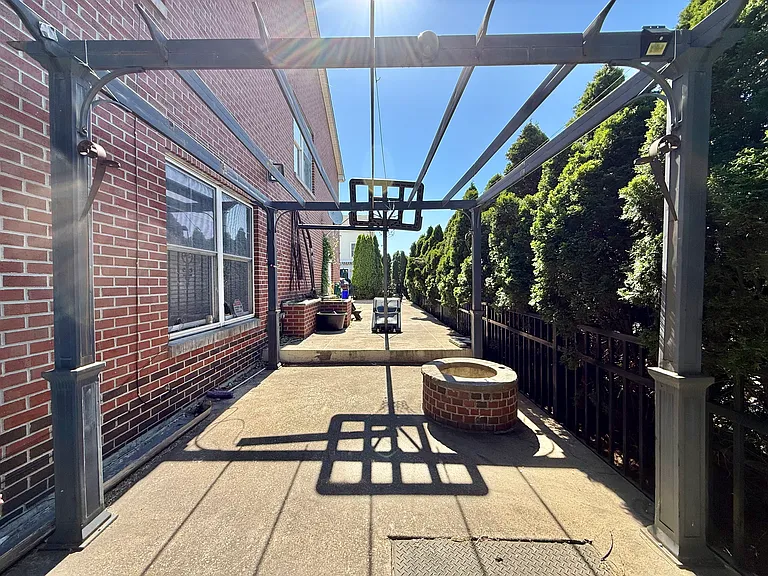 1823 S Napa St — Photo 43