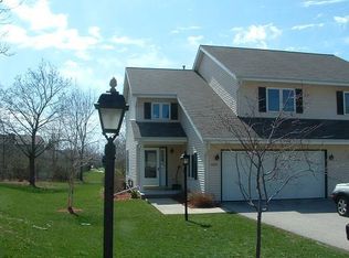 1055 Fleetfoot Dr, Waukesha, WI 53186