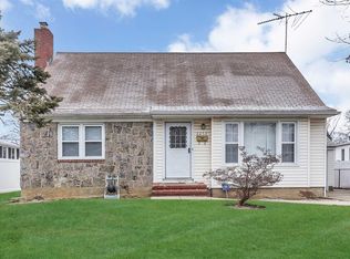 2253 Locust St, Merrick, NY 11566