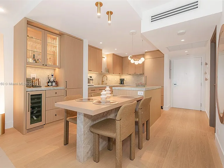 2301 Collins Ave #1527 — Photo 19