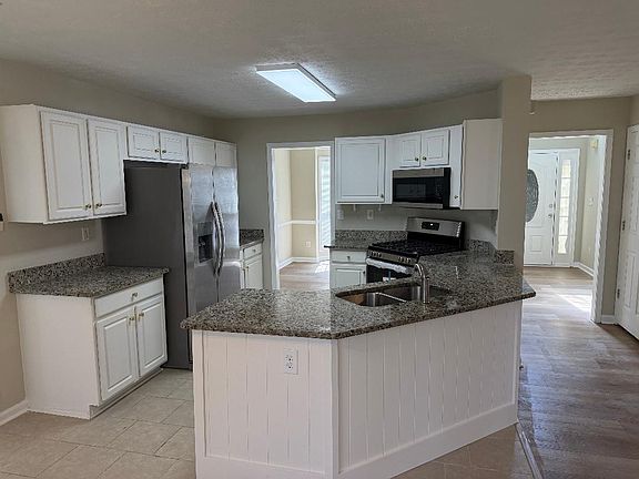 3rd image of 206 Park Forest Way NW