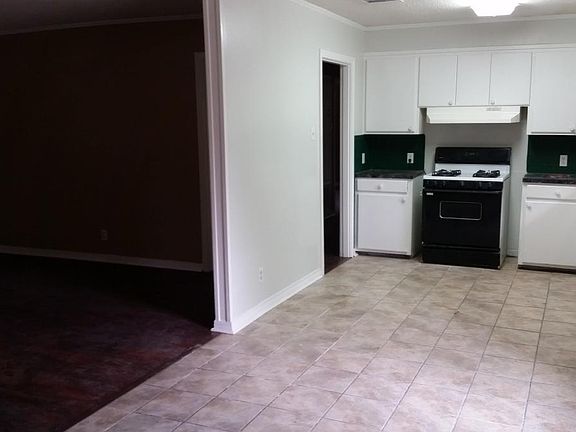 306 Azalea kitchen