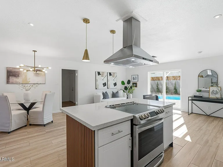 8725 E Coronado Rd — Photo 14