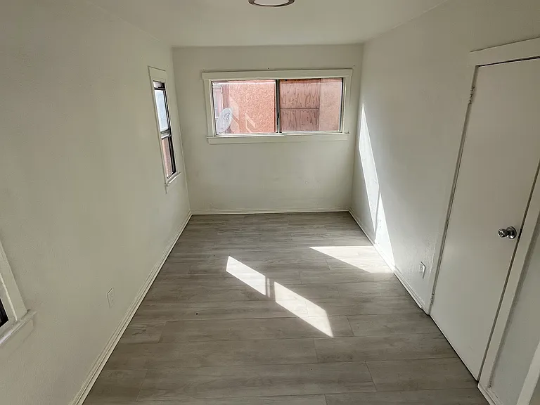 1475 E 23rd St #3.5 — Photo 6