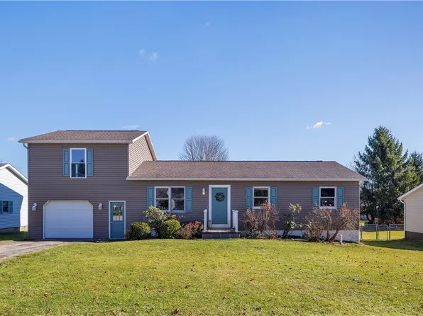 1303 Maplehurst Dr, Somerset, PA 15501