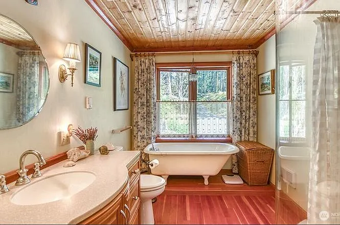 3 bed, 1944 sqft, $3,000 — Photo 3