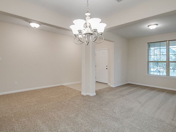 17519 Field Row Trail Thames Dining