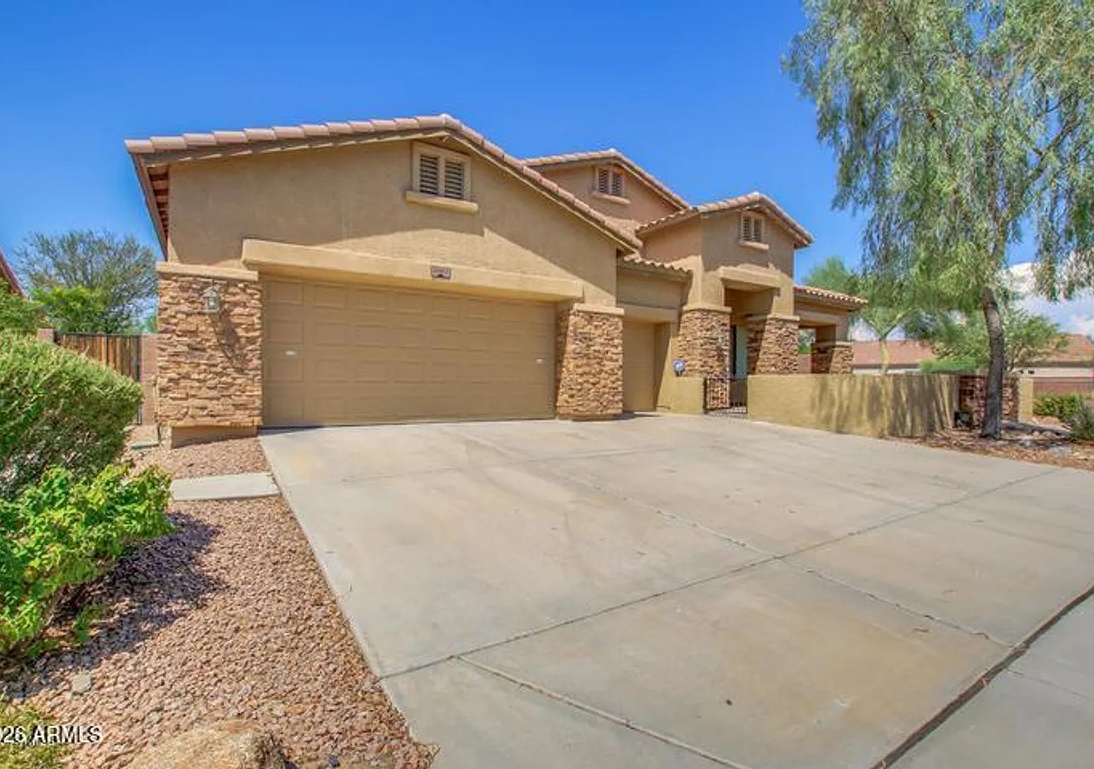 Gorgeous 4 bed 3 bath Single Level Home in Norterra Area — Photo 2