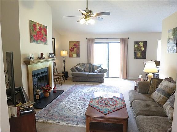 3rd image of 1617 Brentmoor Dr