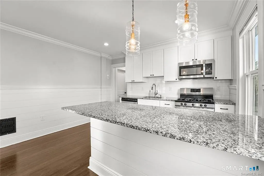 2 bed, 1.0 bath, 1100 sqft, $2,800 — Photo 4