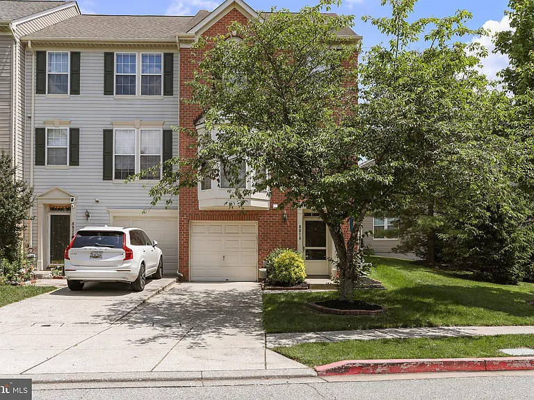 8818 Papillon Dr — Photo 3
