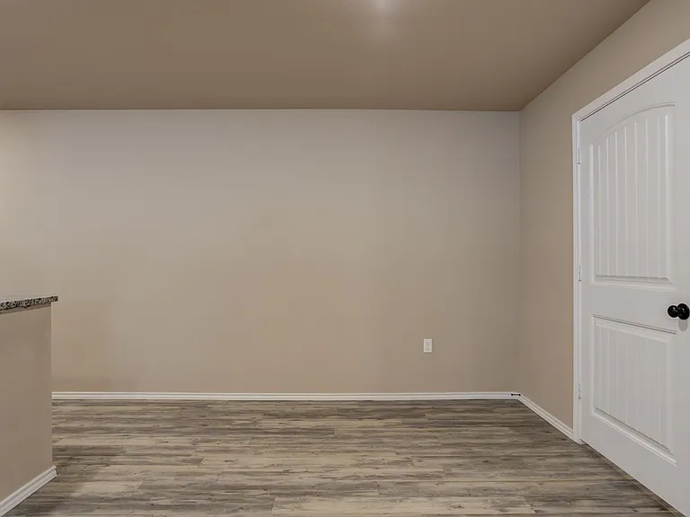 1009 Preston Trl — Photo 9