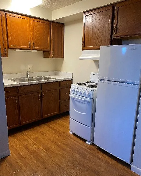 Eastown Villa Apartments — Photo 8
