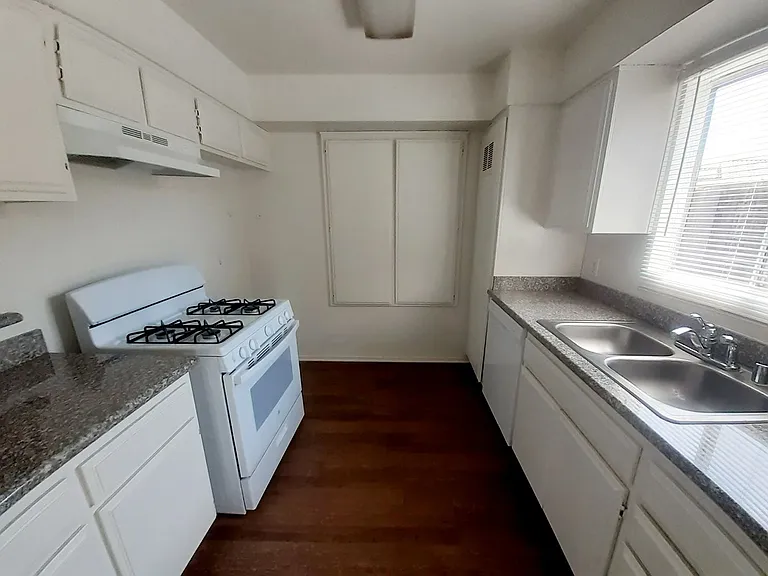 Foothill Blvd. Apartments — Photo 5