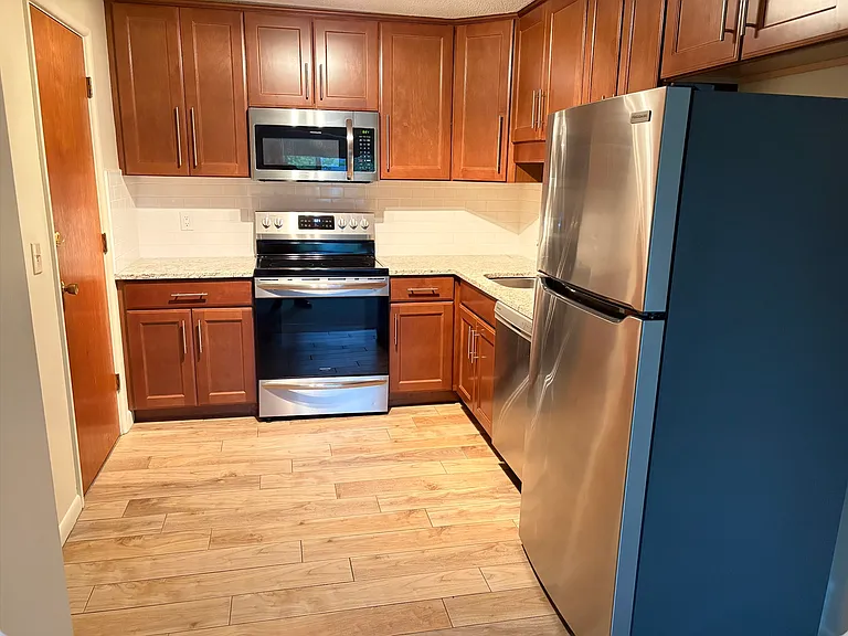 Lexington St Apartments — Photo 2