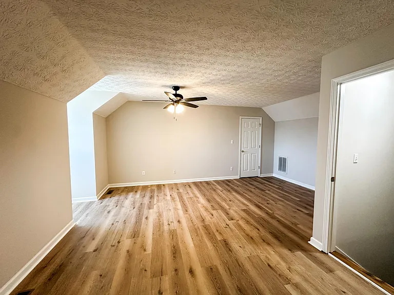 282 Rosie St — Photo 8