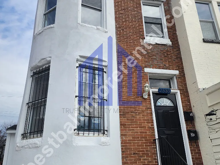 2535 Greenmount Ave — Photo 1