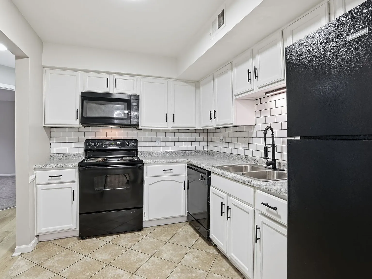The Lenox Apartment Homes — Photo 2