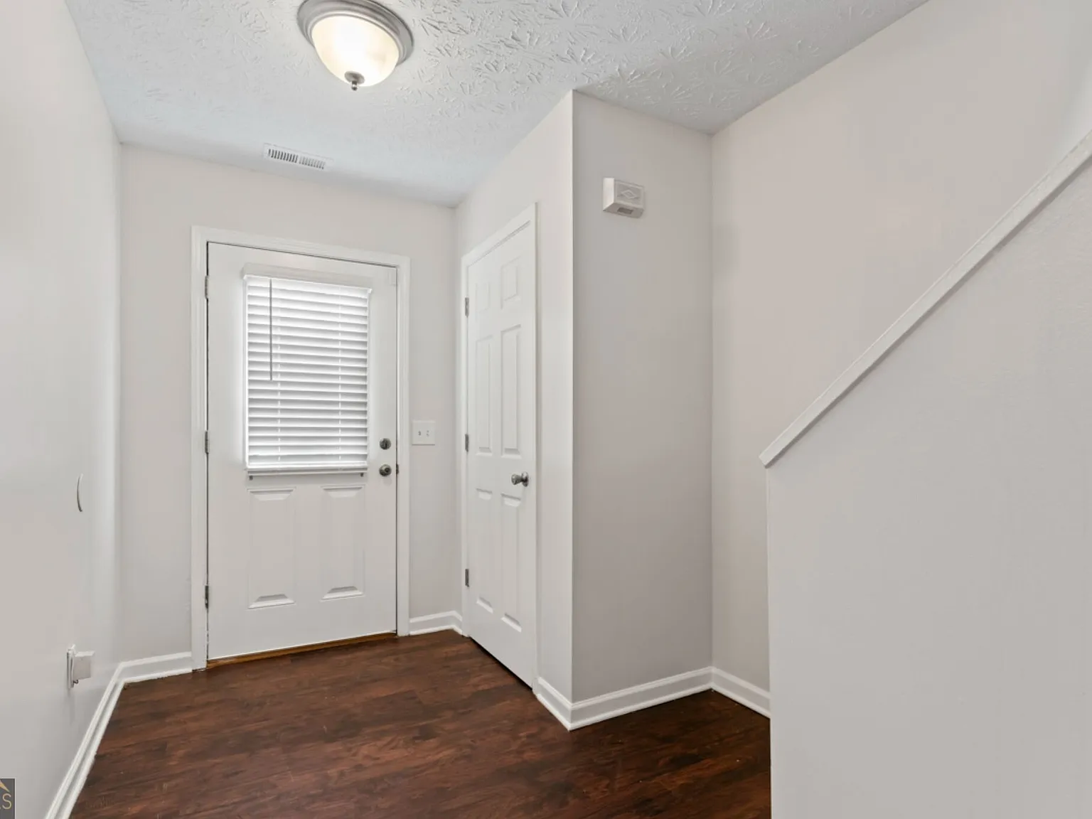 3 bed, 2.5 bath, 1668 sqft, $1,850 — Photo 3