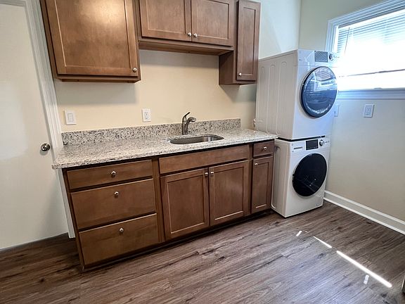 5th image of 216 10th St APT B