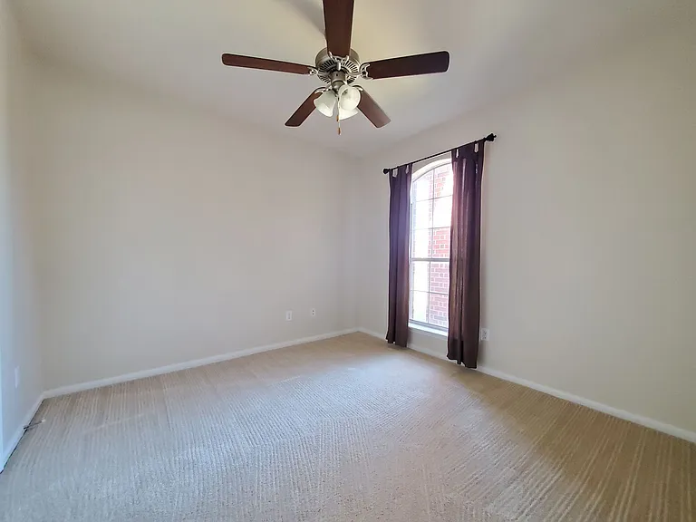 6304 Taree Loop — Photo 24