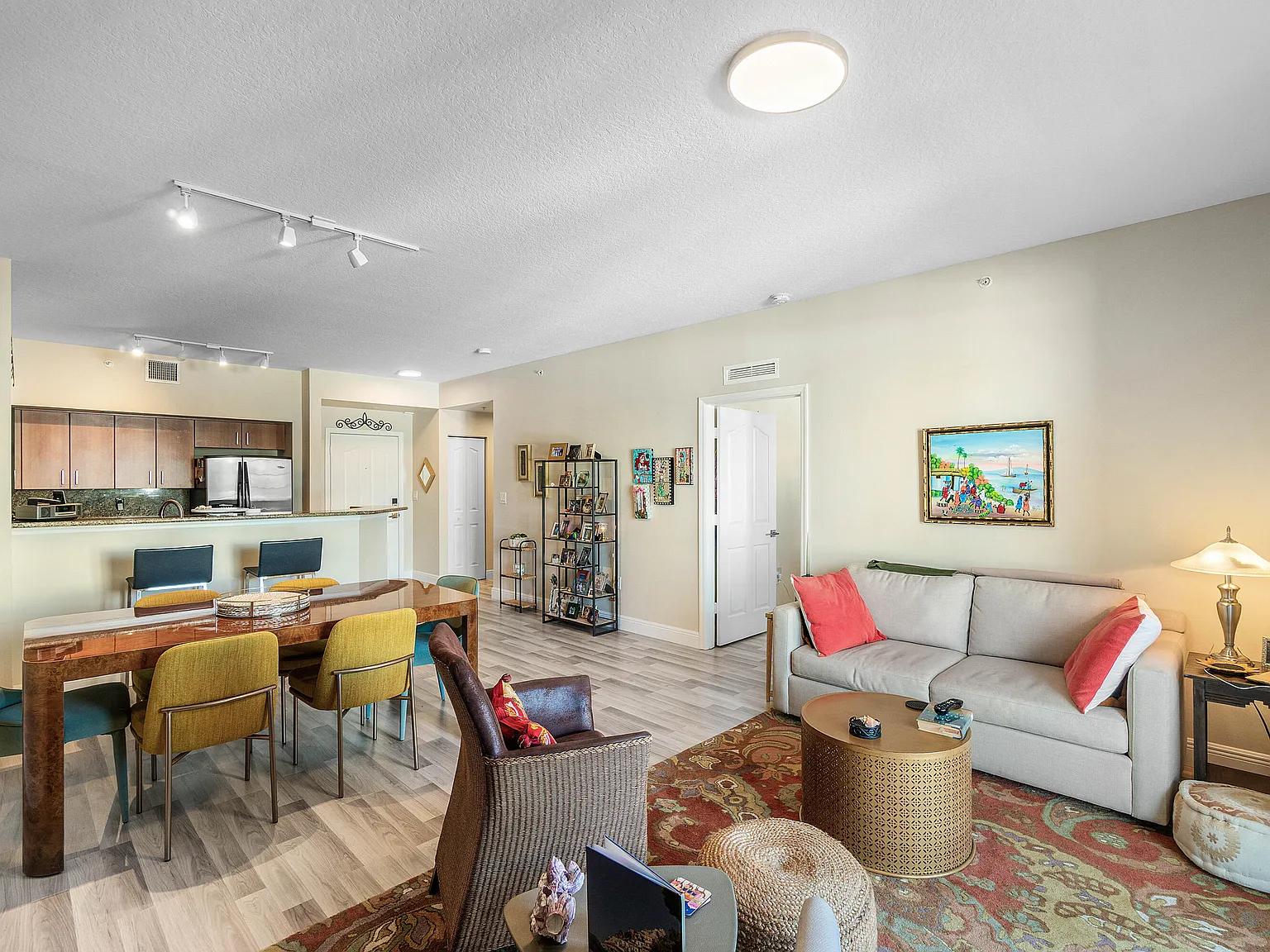 1 bed, 1.0 bath, 864 sqft, $3,000 — Photo 3