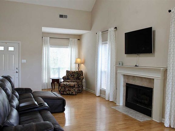 3rd image of 40 Winding Creek Dr