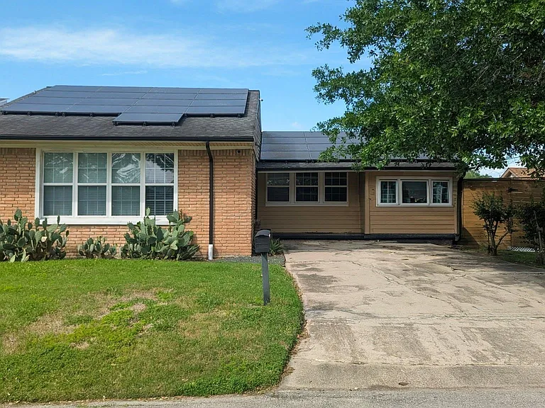 3571 Daphne St — Photo 1