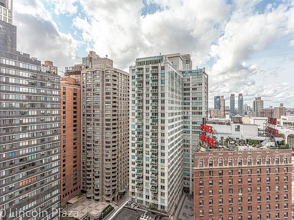 5th image of 30 W 63rd St APT 22L