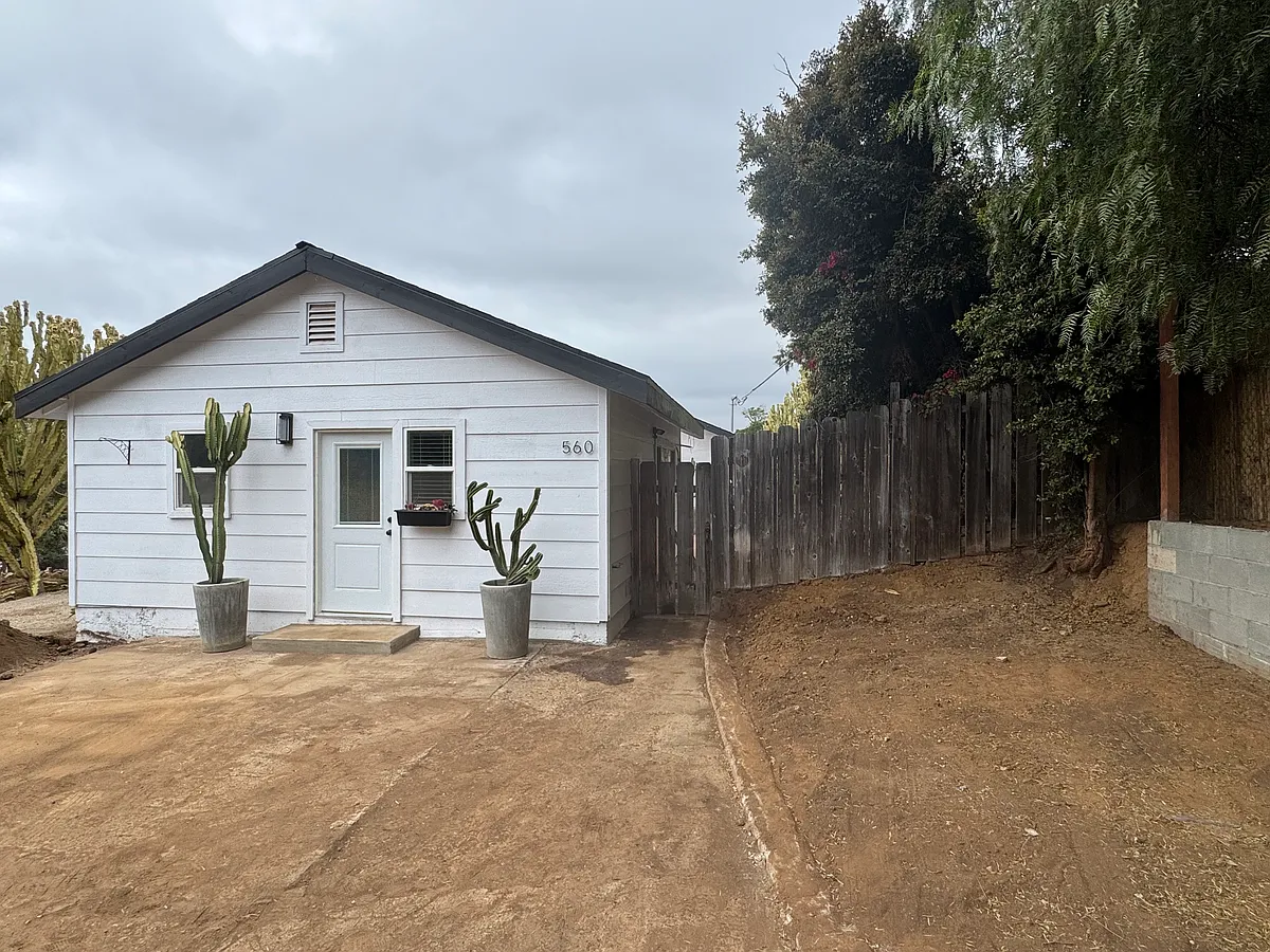 Building Photo - 560 Hillside Ter #2