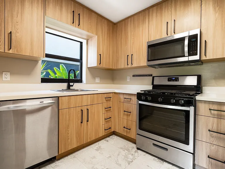 15 S Victoria Park Rd — Photo 6