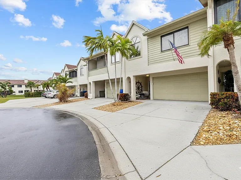 2392 Hanover Dr — Photo 34