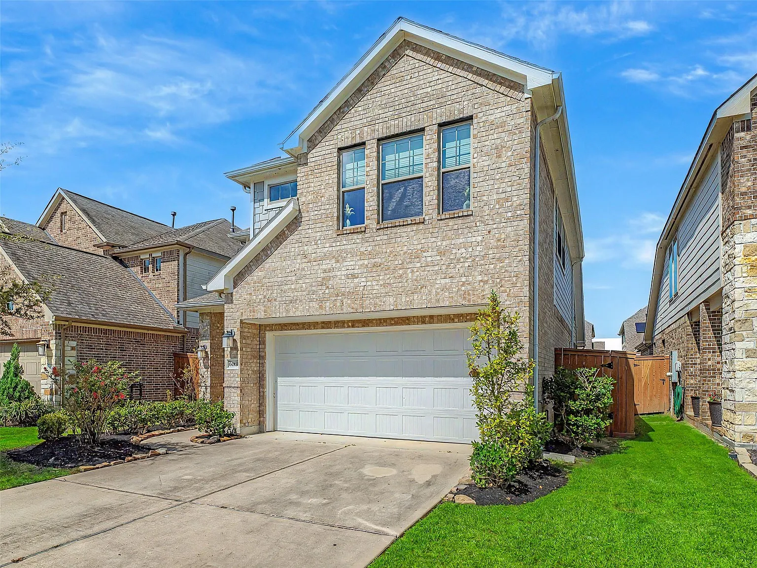 3 bed, 2.5 bath, 2001 sqft, $2,850 — Photo 3