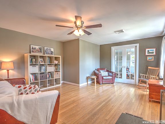 2nd image of 110 Earl St
