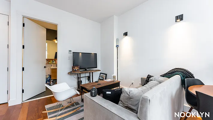 Rented by Nooklyn NYC LLC | media 31