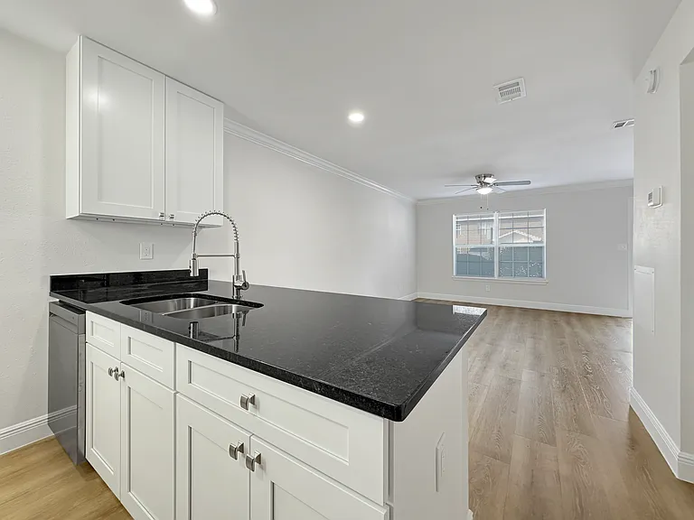 Robertsdale Village Apartments — Photo 11