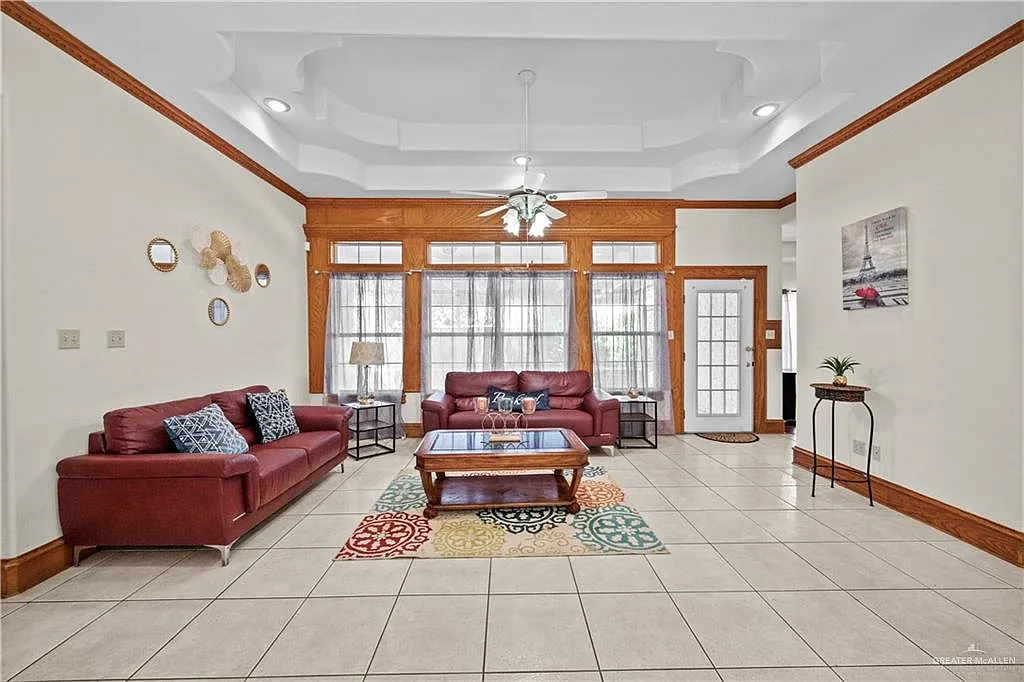 4 bed, 3.0 bath, 2315 sqft, $2,500 — Photo 3