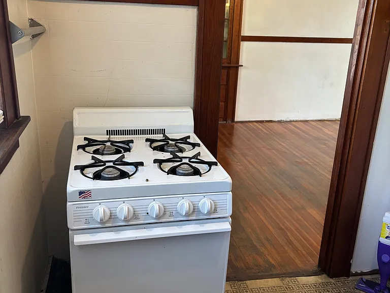 74 Roosevelt Ave — Photo 12